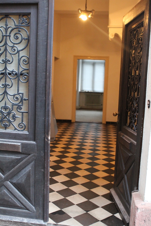 Vermietet – Heidelberg-Altstadt, 4-Zimmer-Wohnung mit Diele (WG-geeignet)